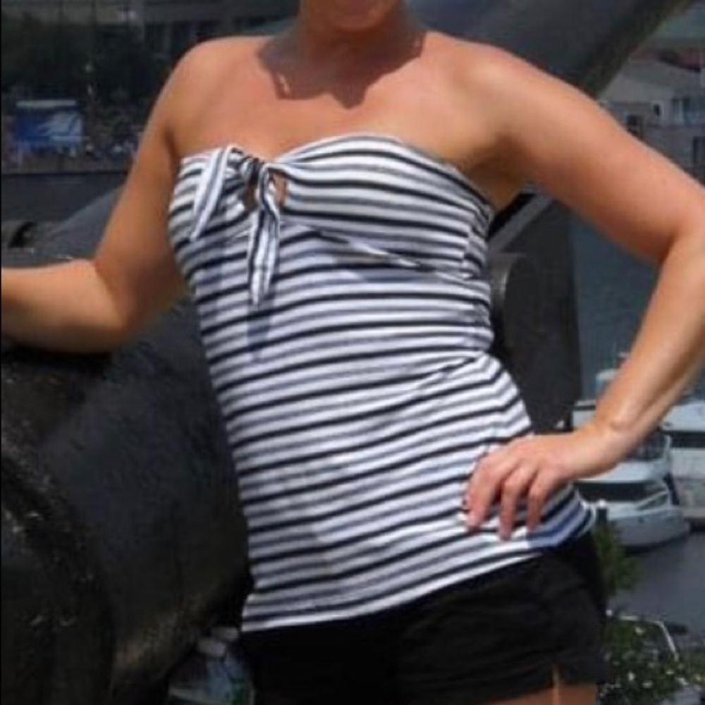 Strapless padded tube top